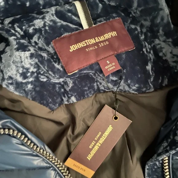 Johnston & Murphy women’s Navy Puffer Coat size S gorgeous